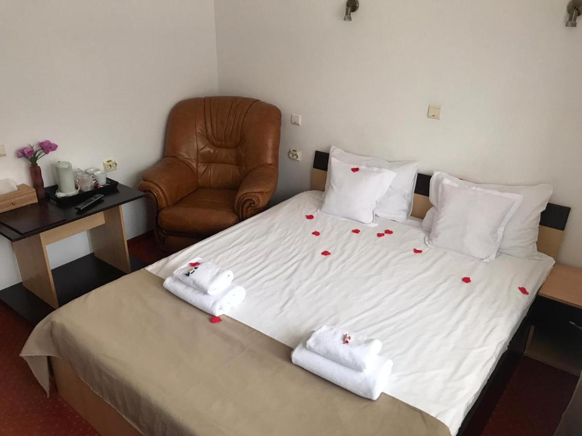 Flora Alpina Hotell Azuga Eksteriør bilde