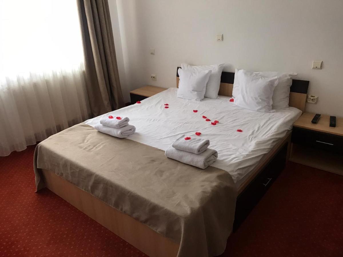 Flora Alpina Hotell Azuga Eksteriør bilde
