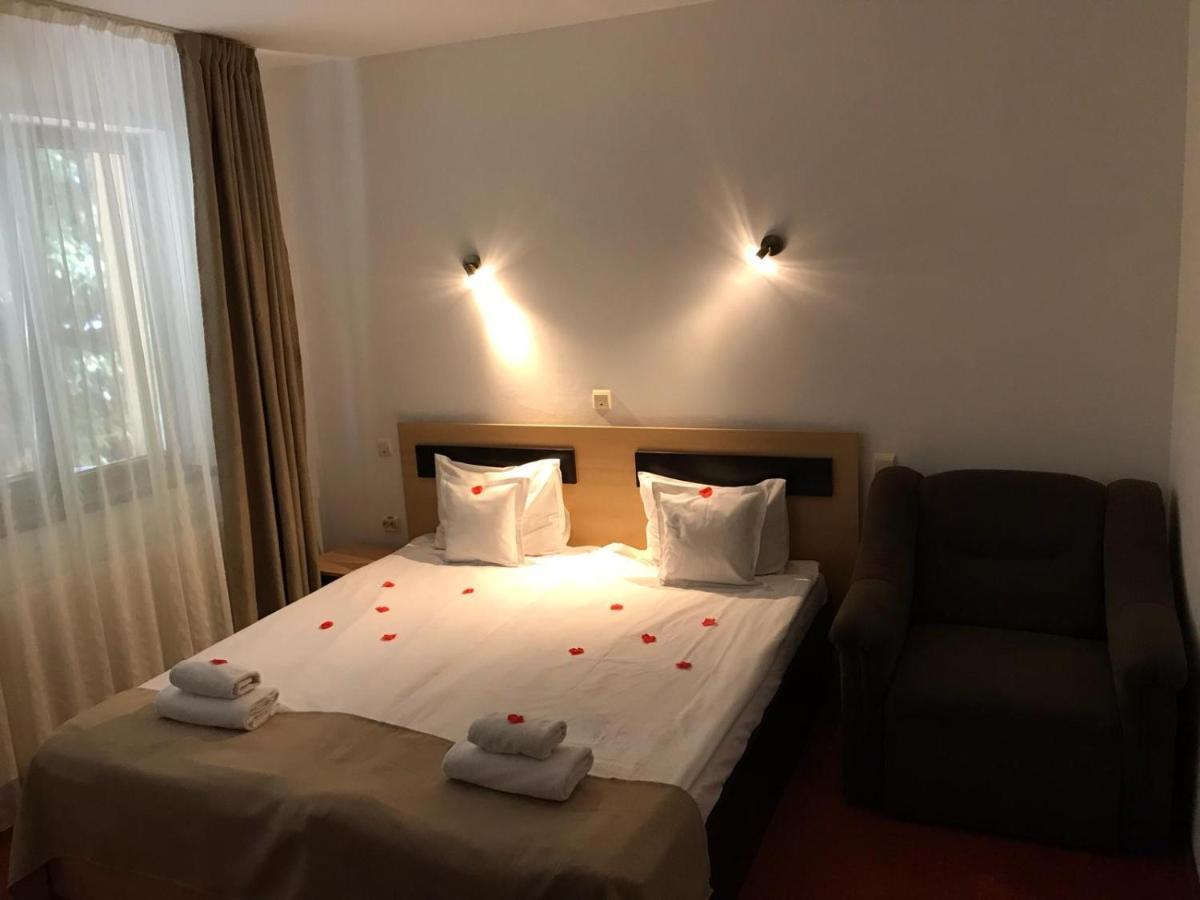 Flora Alpina Hotell Azuga Eksteriør bilde