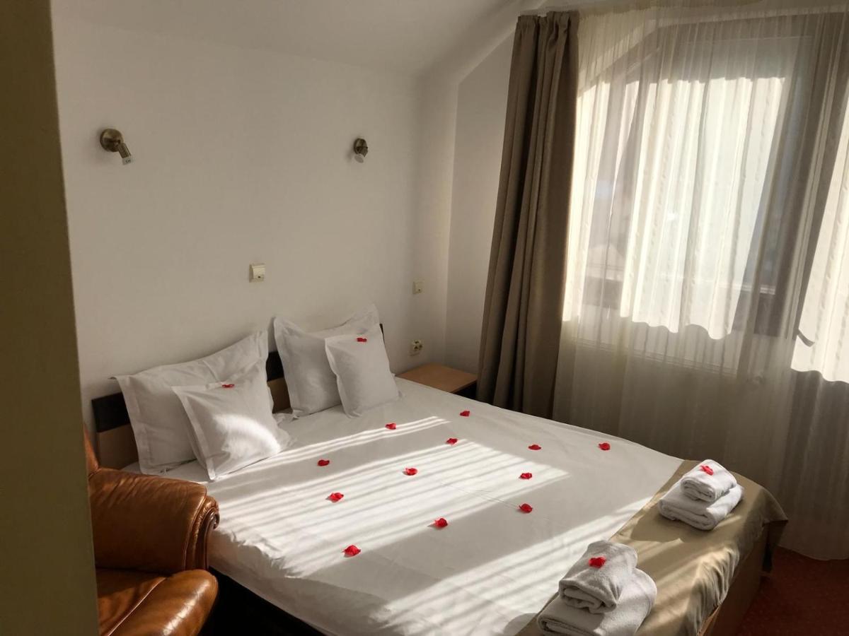 Flora Alpina Hotell Azuga Eksteriør bilde