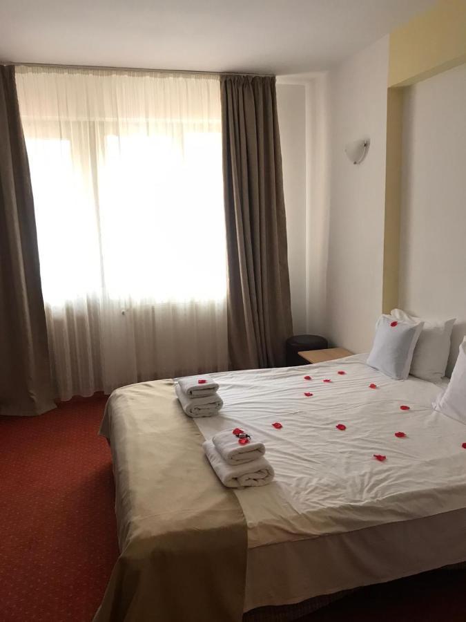 Flora Alpina Hotell Azuga Eksteriør bilde