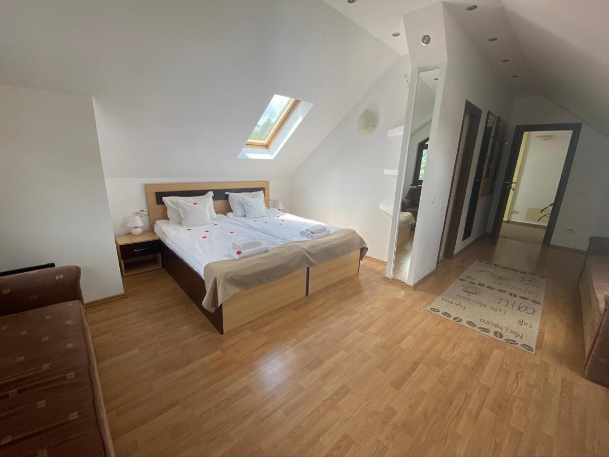 Flora Alpina Hotell Azuga Eksteriør bilde