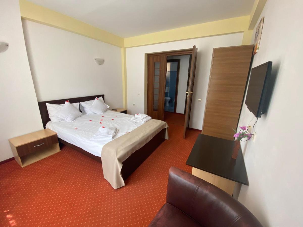 Flora Alpina Hotell Azuga Eksteriør bilde