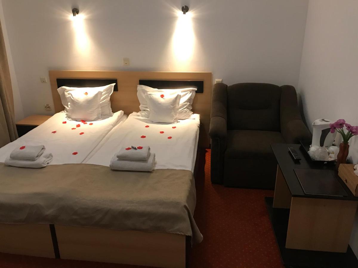 Flora Alpina Hotell Azuga Eksteriør bilde